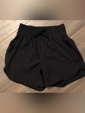 NWOT Lands' End Black Smocked-Waist Athletic Shorts